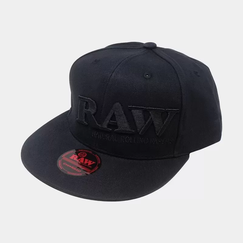 raw-flat-cap-hat-black-on-black-with-bamboo-poker cappello raw